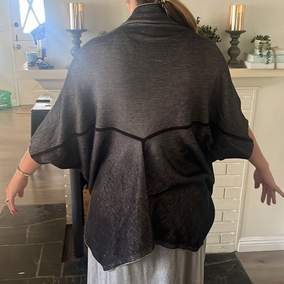 Lululemon reversible exaltation wrap - Picture 1 of 5